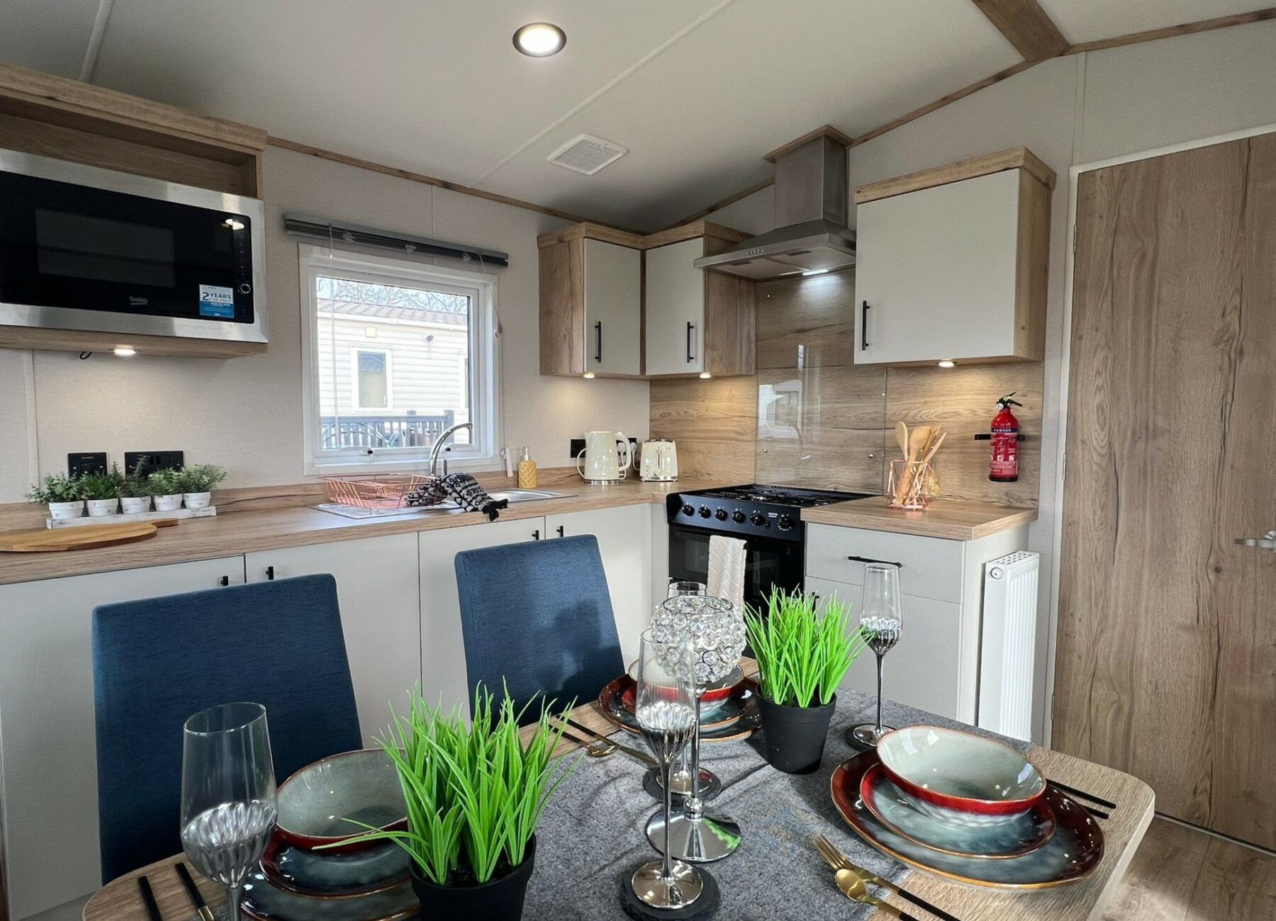 The ABI Cornwall Waterside   Dining Kitchen 1 1800x1300 